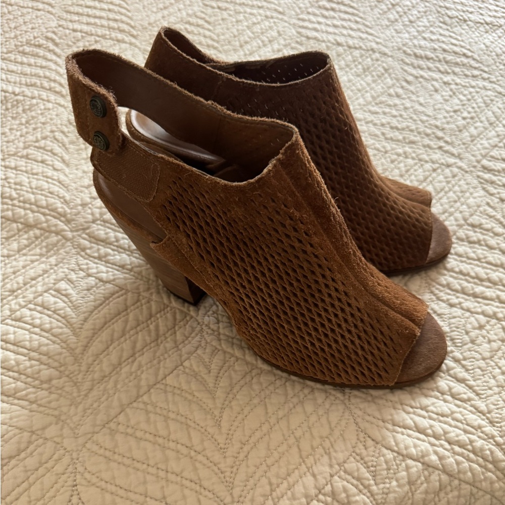Arturo Chiang Block Heels
